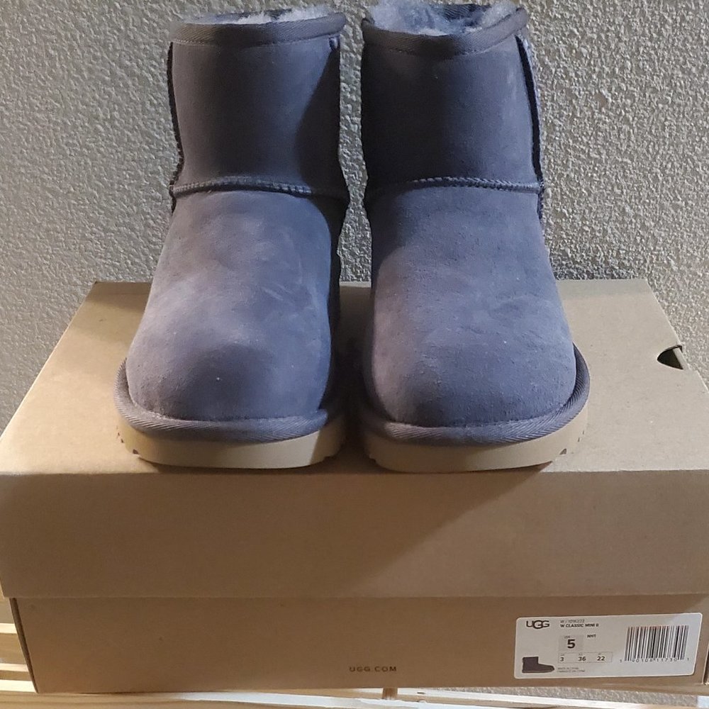NWOT Ugg Mini boots size 5